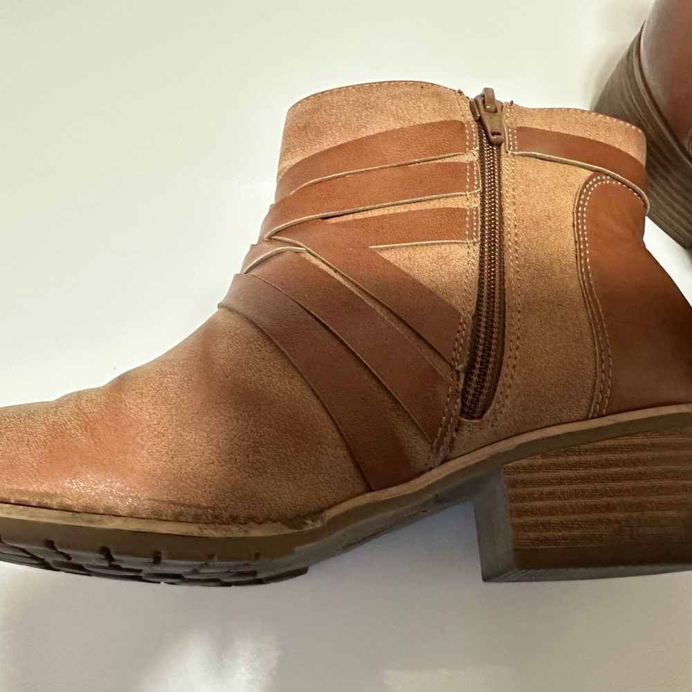 EuroSoft Tan Ankle Booties size 8,5 - Picture 2 of 5